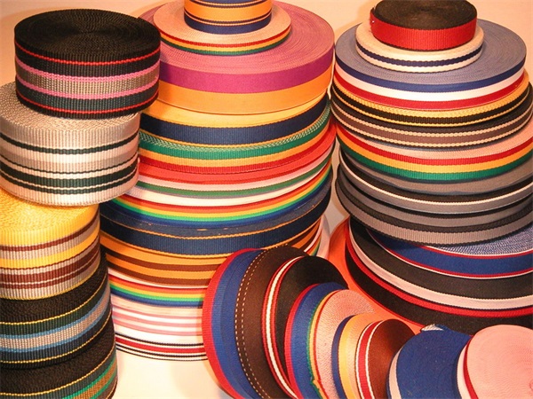 為什么丙綸長(cháng)絲制成的地毯受歡迎？