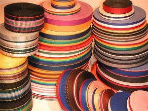 為什么丙綸長(cháng)絲制成的地毯受歡迎？